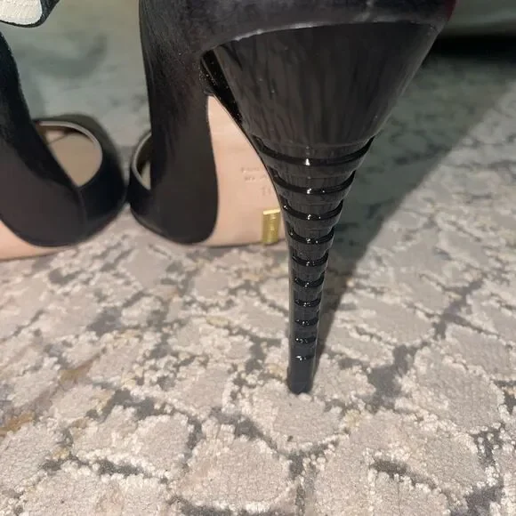 ✨BOGO FREE ✨Max Martin Heels